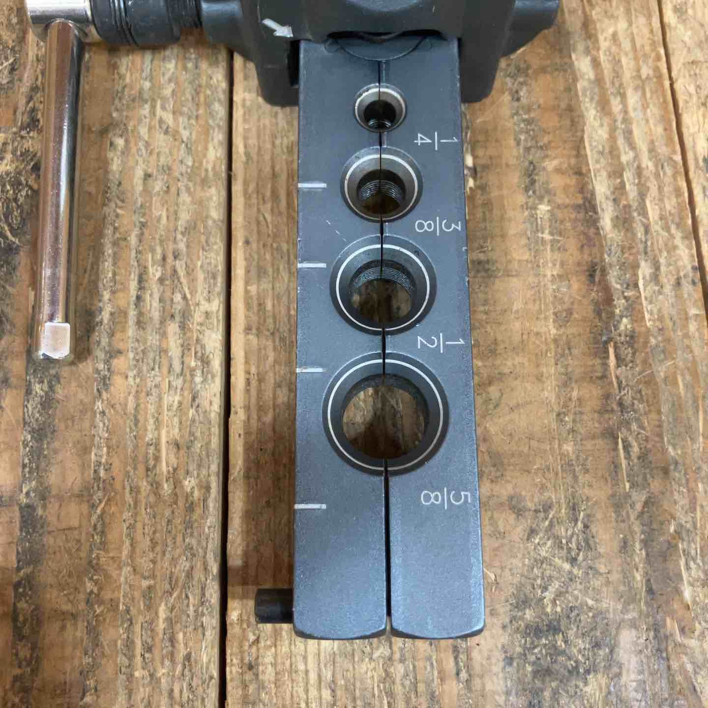 ◇BBK(文化貿易工業) 超軽量フレアツール(シリンダー付) 700-DPC【所沢