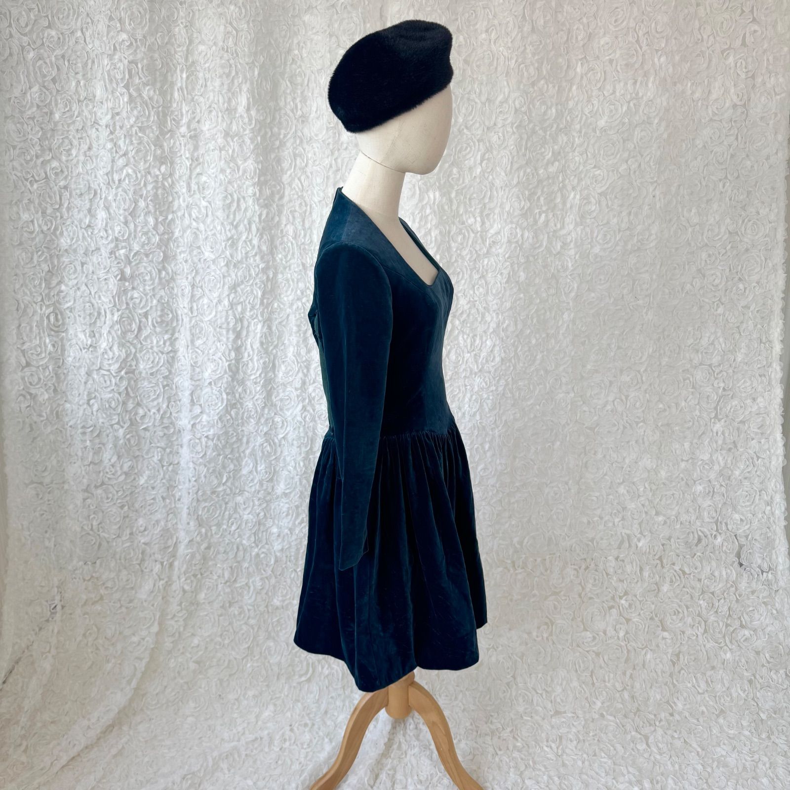 laura asheley ビンテージ　ベロアワンピース　スカラップ Laura Ashley ローラアシュレイ 英国製 ベロア ワンピース スクエア