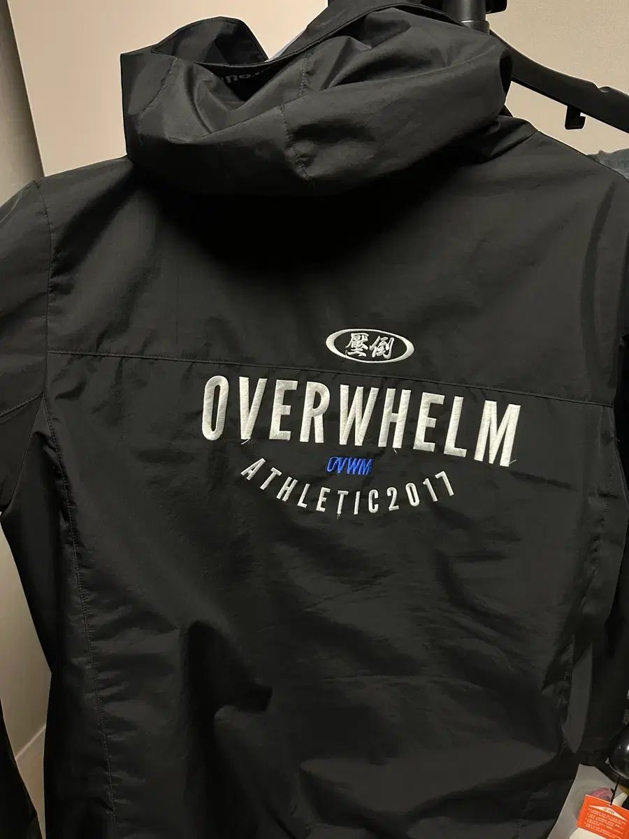 L 圧倒 デュースポ ウィンドブレーカー