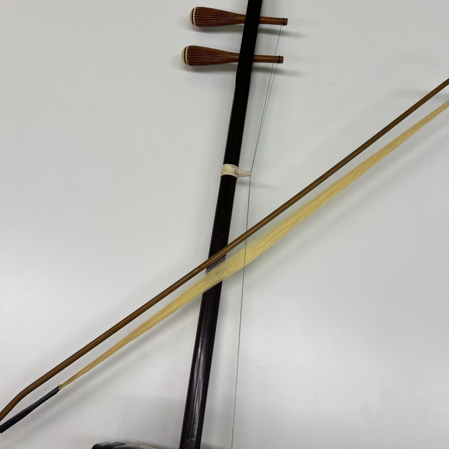 二胡（アルフー）敦煌牌（とんこうはい）上海民族楽器 - メルカリ