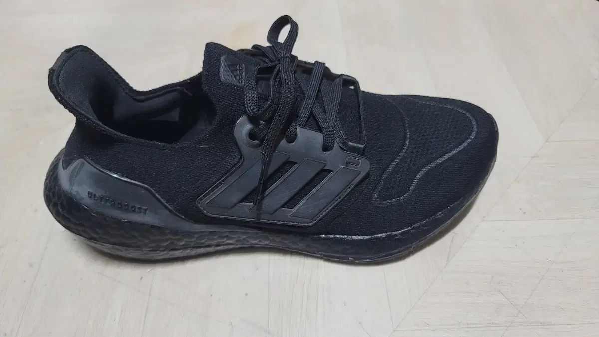 ウルトラブースト 22 トリプル ブラック