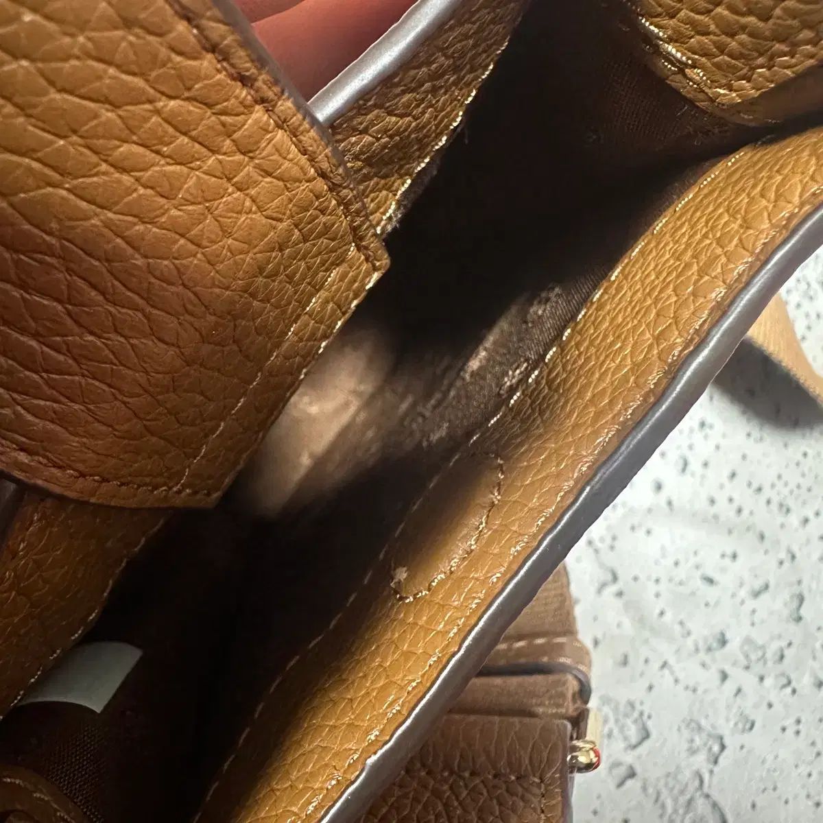  Tory Burch Thea タッセル 携帯 ブラウン クロスバッグ メッセンジャーバッグ ショルダーバッグ