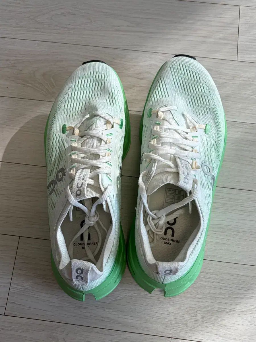 オンランニング クラウドサーファー マックス アイボリー ハニーデュー 275