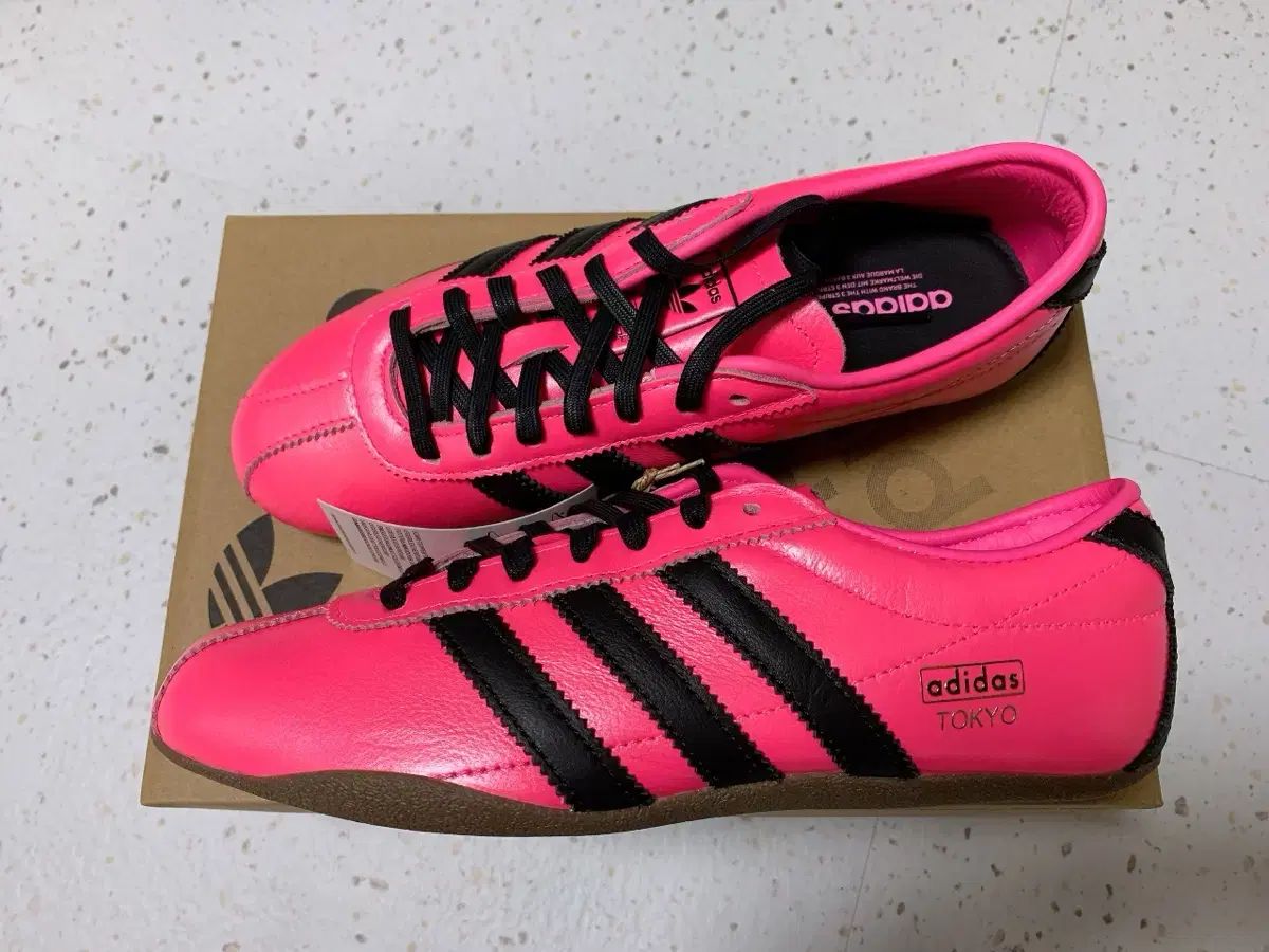 アディダス TOKYO デコン 235