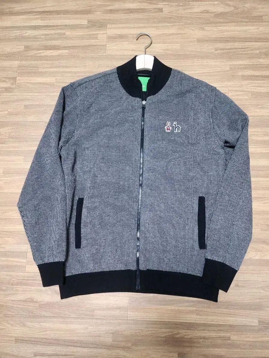 HAZZYS ジップアップ