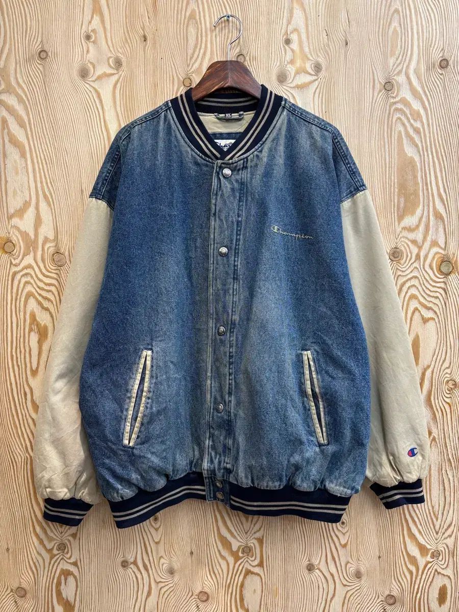 チャンピオン デニム スタジャン