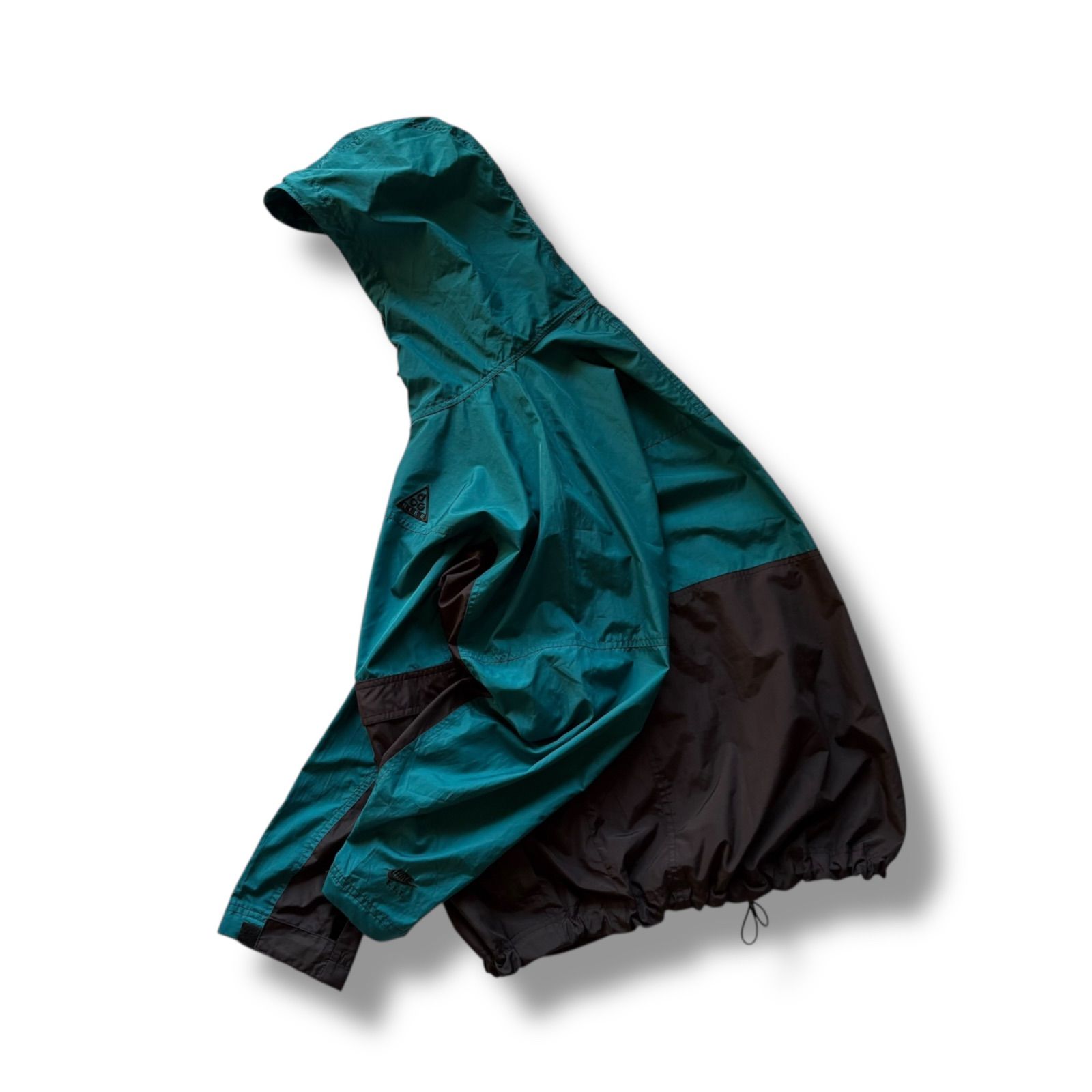 90s NIKE ACG ナイロンアノラック ハーフジップ ピステ センター刺繍 90s NIKE ACG ナイロンアノラック ハーフジップ ピステ センター刺繍