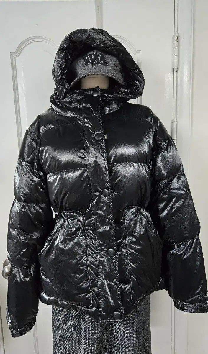 トップスドレッシング ブラック 光沢 フード ダウン アウター