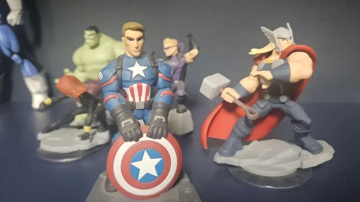 アベンジャーズ ディズニー インフィニティ フィギュア セット - メルカリ