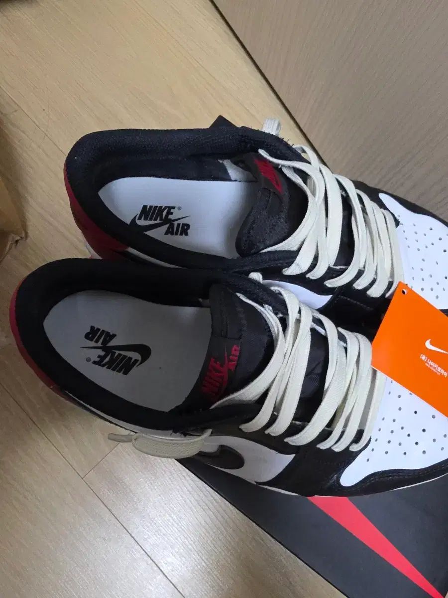 エア ジョーダン1 OG ブラックトゥ ロー