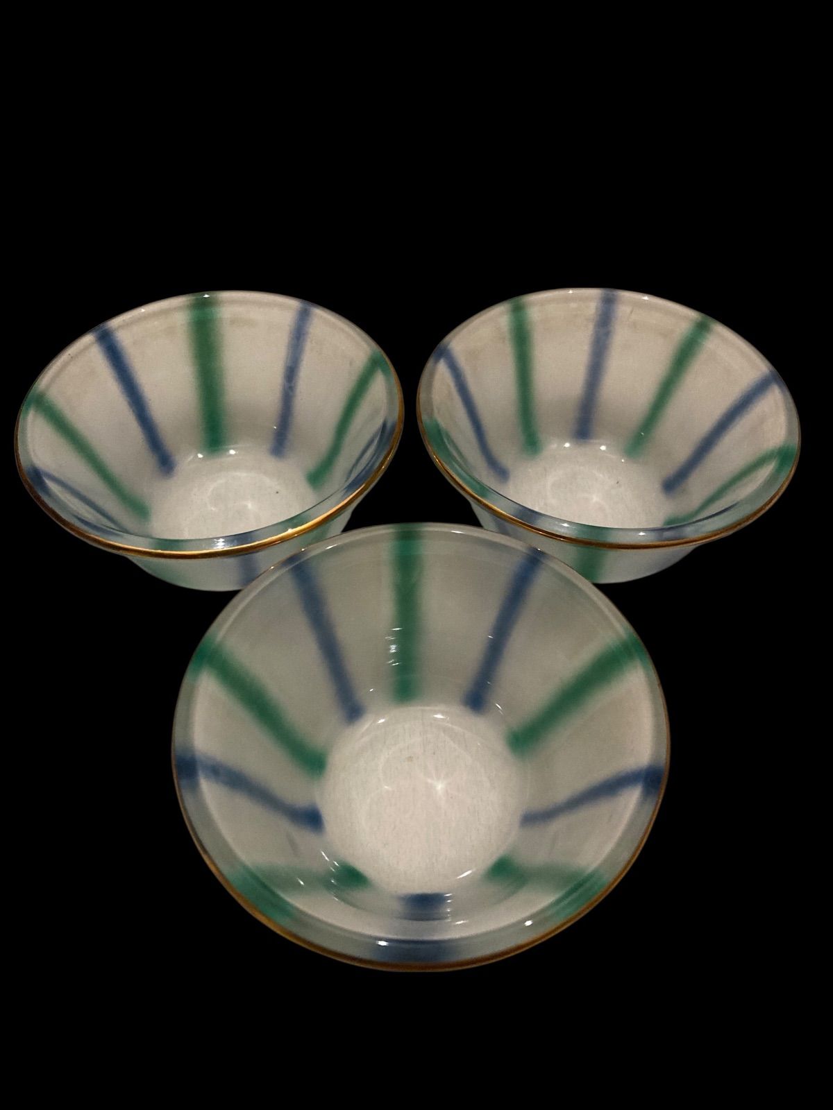 金色 縁取り 特徴的 汲出湯呑 冷茶グラス 小皿 セット 煎茶 日本茶 茶席 茶道 お茶 盛り付け皿 関連 ガラス細工 たち吉 白山陶器 日本 有名 ブランド アンティーク レトロ ヴィンテージ 古物 骨董 古美術 N 25 L T 36