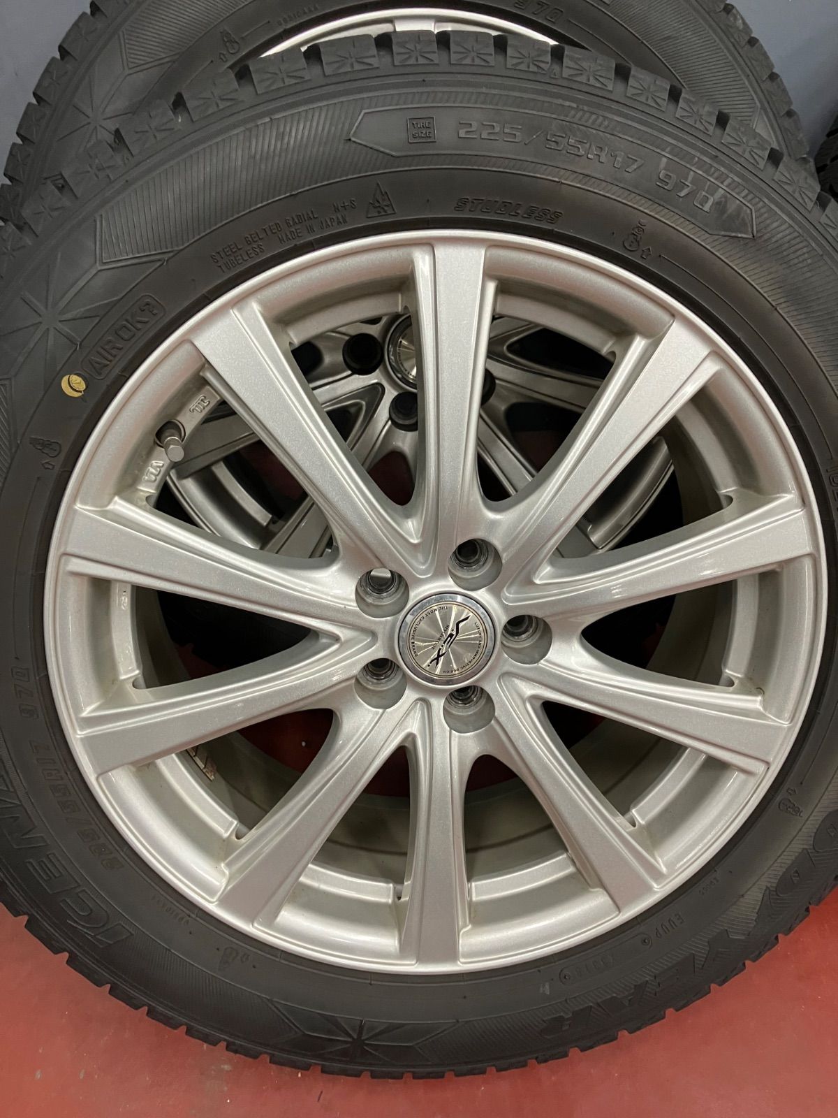 225 55 17 スタッドレス4本 スバルXV外し