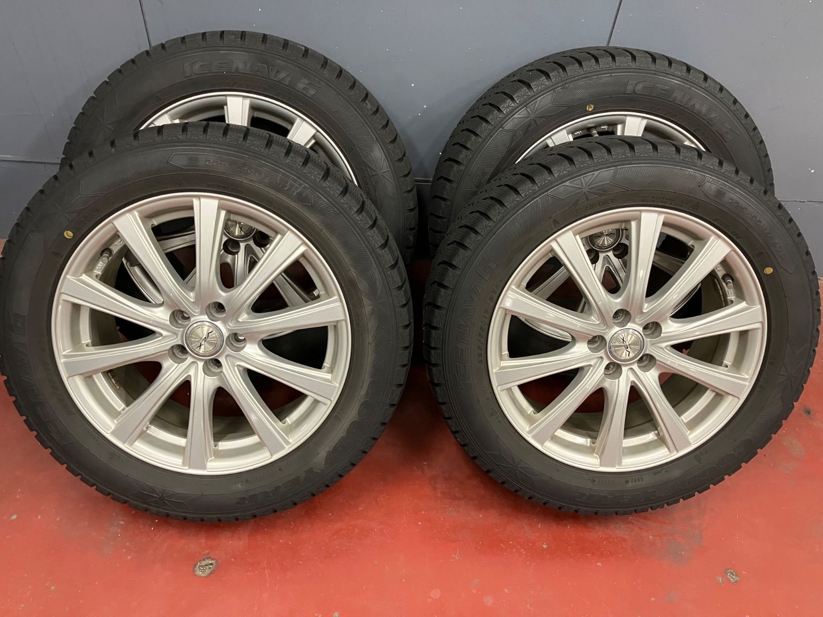 225 55 17 スタッドレス4本 スバルXV外し