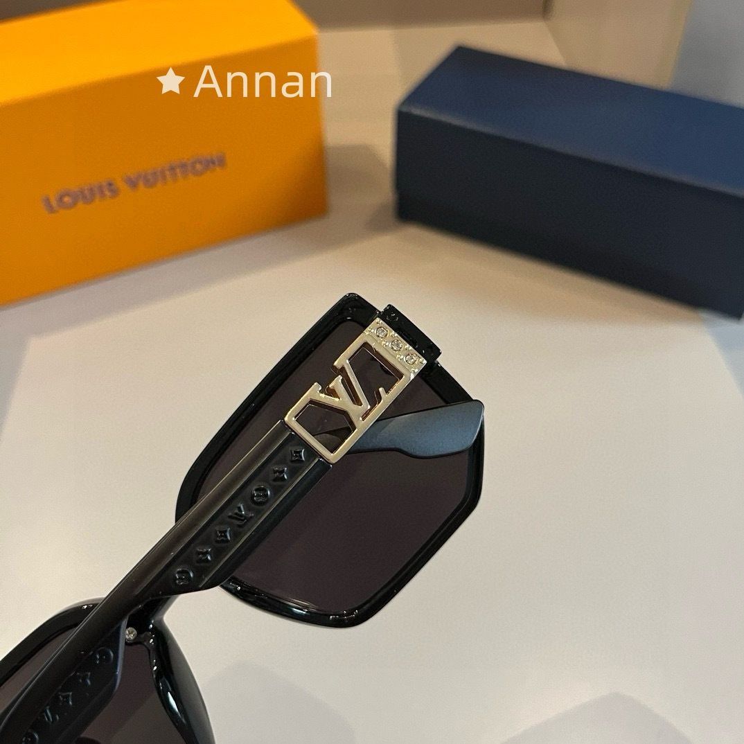 極美品 Louis Vuitton ロゴ入りサングラス 男女兼用 極美品 LOUIS VUITTONサングラス LV 男女兼用 極美品 Louis Vuitton