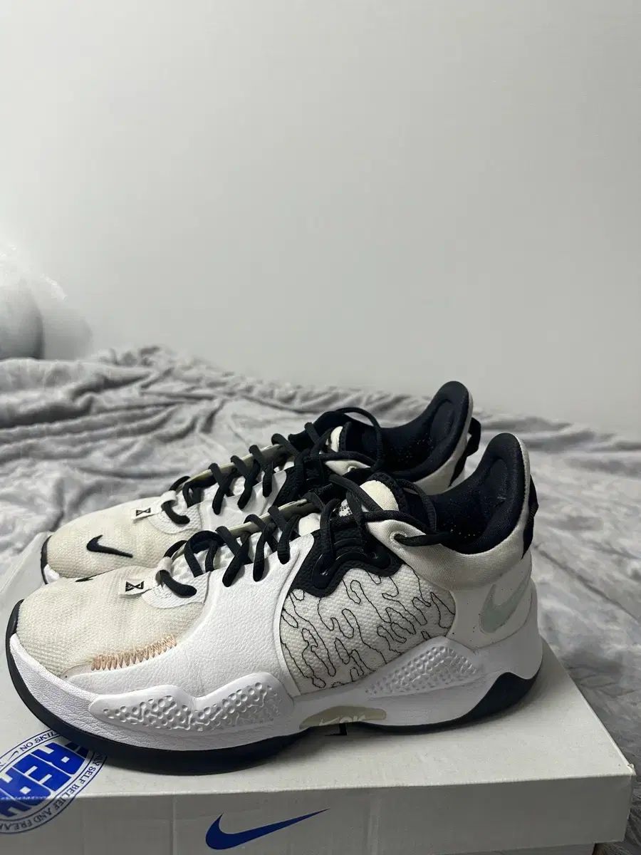 ナイキ PG 5 白 バスケシューズ 275 mm