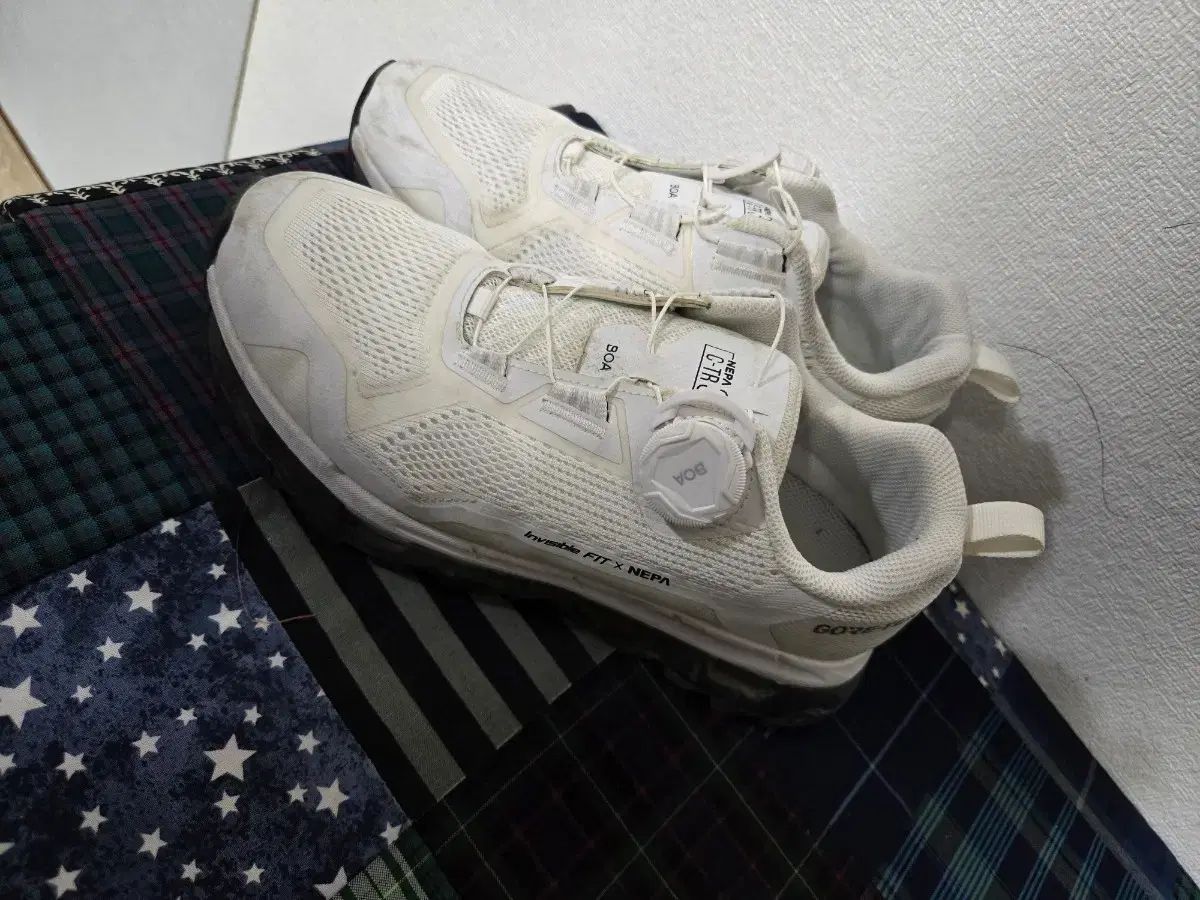 ネパ ゴアテックス BoA ランニングシューズ 白 245