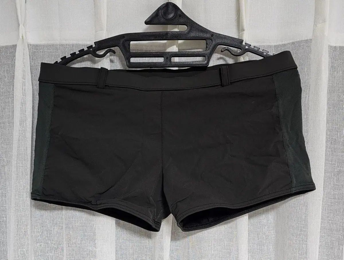 GUCCI メンズ 水着とベルト