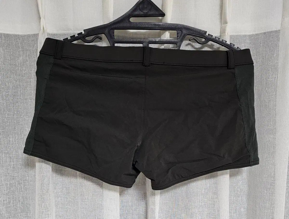 GUCCI メンズ 水着とベルト