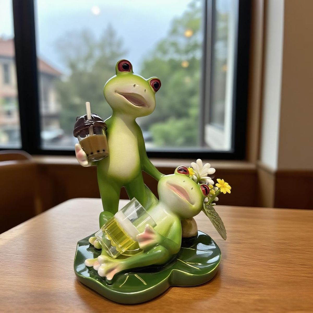 置物 オブジェ ガーデンオーナメント タピオカとビールを持っているカエル かえる 2匹のカエル 屋外 屋内 室内 インテリア 玄関 リビング ダイニング 装飾 庭 ガーデニング ガーデン ギフト インテリア用品 贈り物 雑貨 樹脂