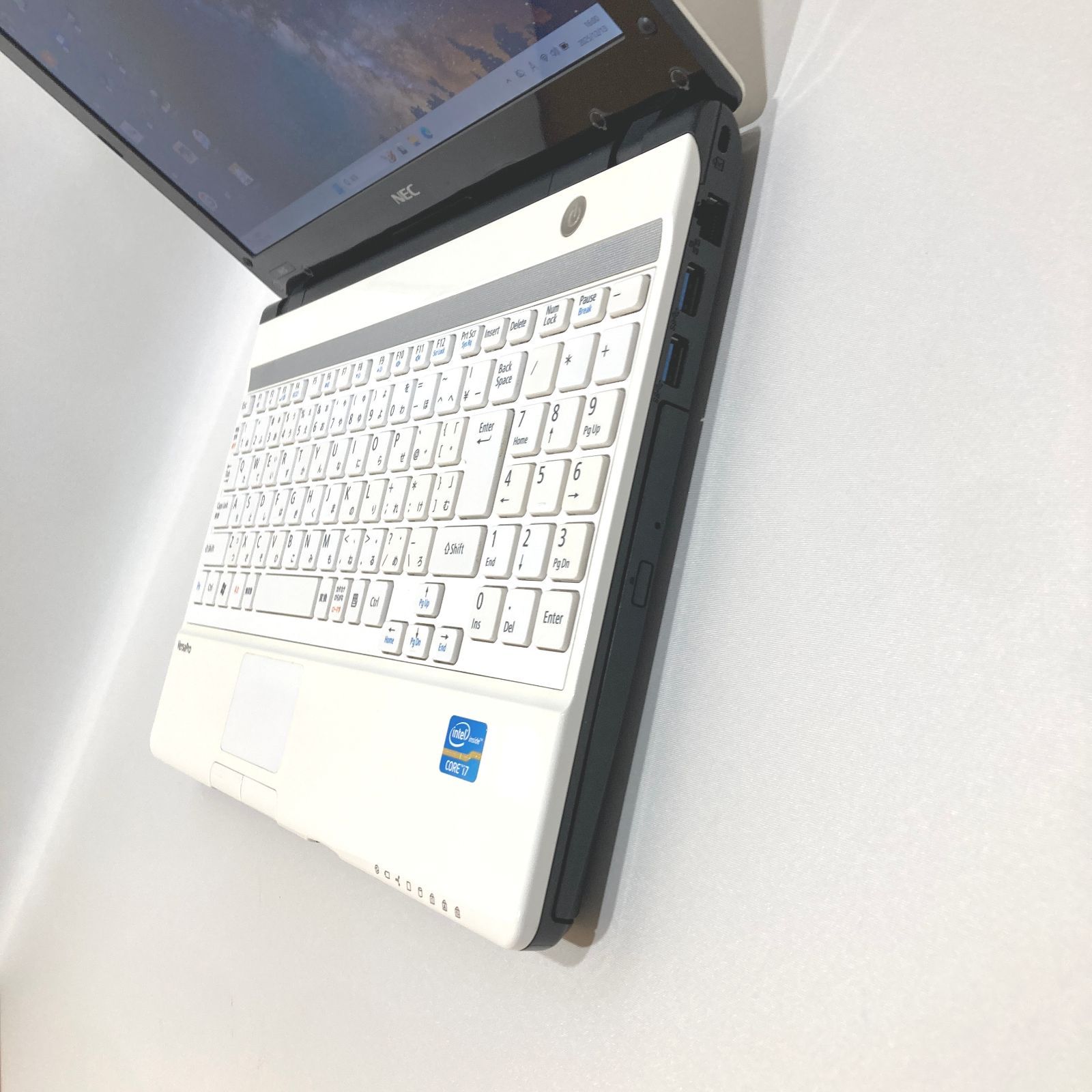 初心者向け✨超速i7・カメラ付き・DVD◇白◇すぐ使えるノートパソコン◇