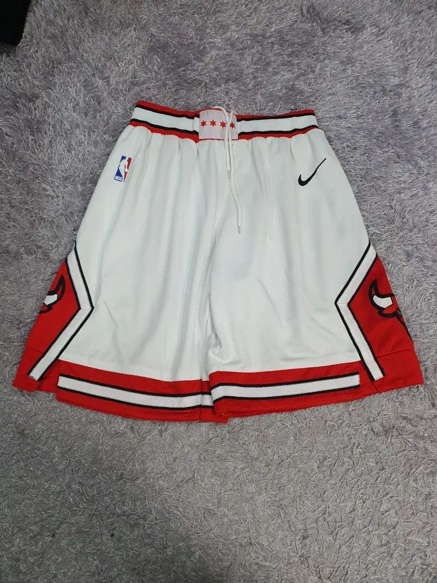 ナイキ NIKE NBA シカゴ ブルズ バスケット ハーフパンツ ショーツ 白