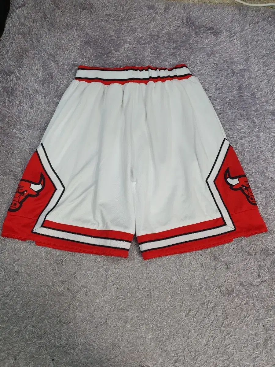 ナイキ NIKE NBA シカゴ ブルズ バスケット ハーフパンツ ショーツ 白