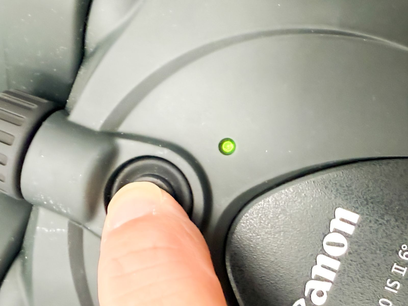  Canon 双眼鏡 10 30 IS II 防振機能付き ケース 説明書付 双眼鏡 オペラグラス 望遠鏡 光学機器