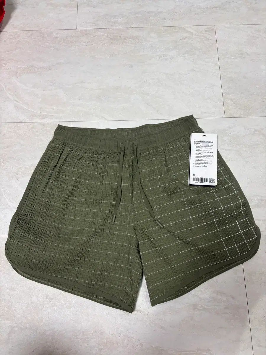 ルルレモン マイル メーカー 6インチ ハーフパンツ カーキ M