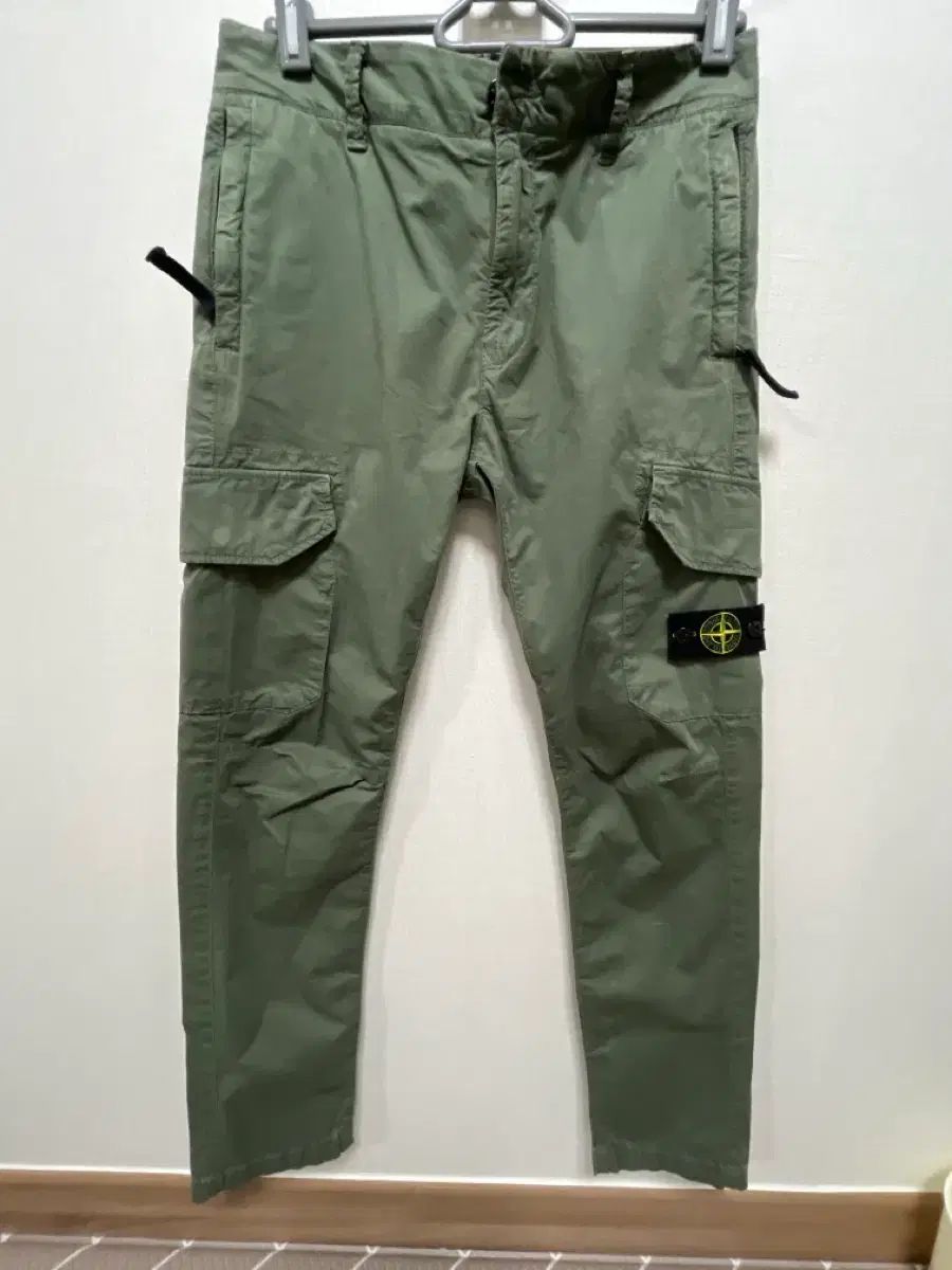 ストーンアイランド カーゴ ズボン オリーブ 10 142 cm