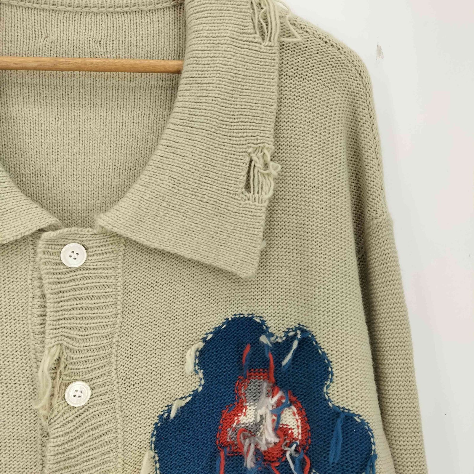 ダメージ加工フラワーモチーフニット襟付きカーディガン Camphor wood カーディガン damage flower motif knit shirt cardigan