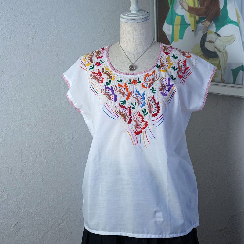 メキシコ オアハカ サン アントニーノ村の刺繍ブラウス｜蝶々のモチーフ ホワイト gd-276