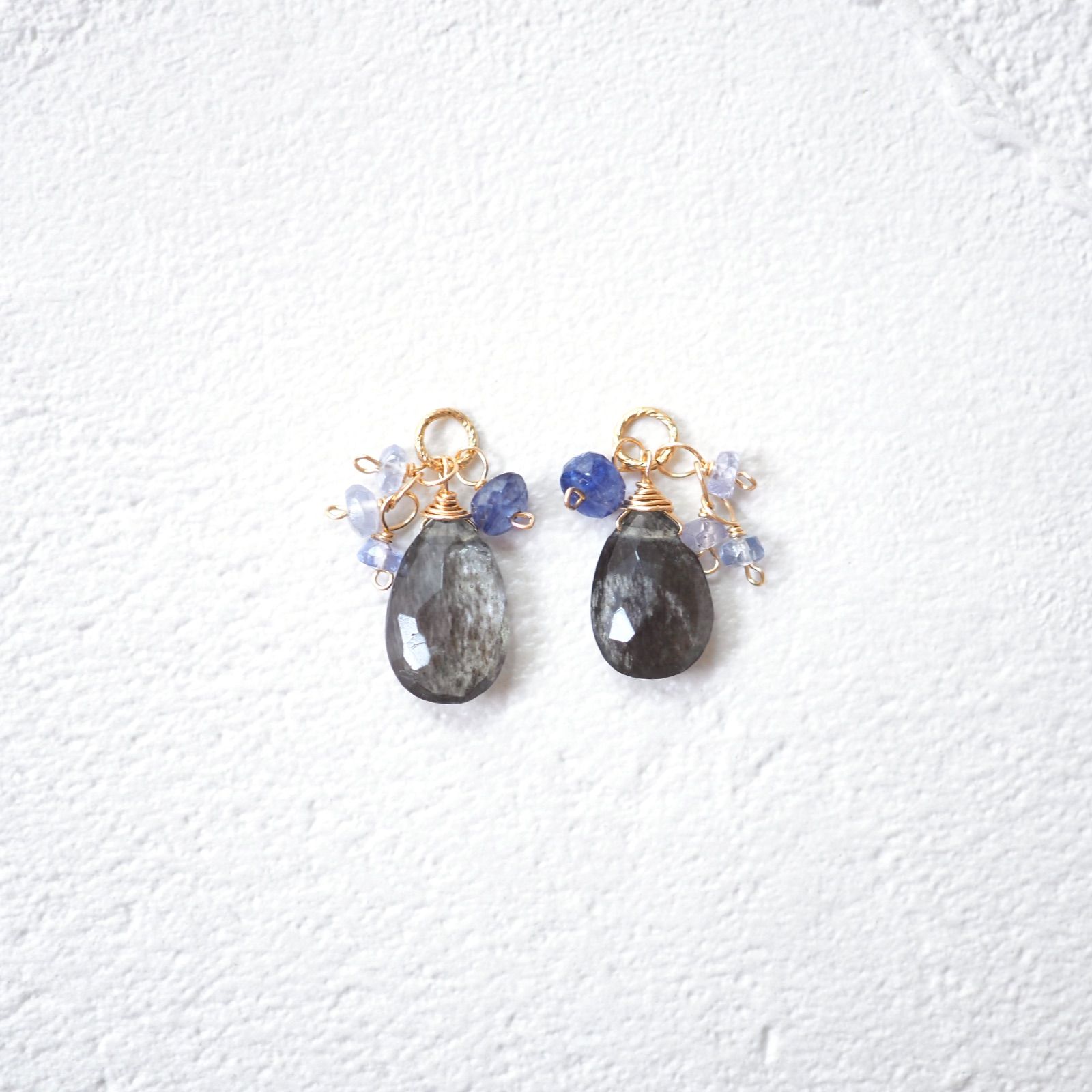 天然石 モスアクアマリンとサファイアのピアス/イヤリングチャーム