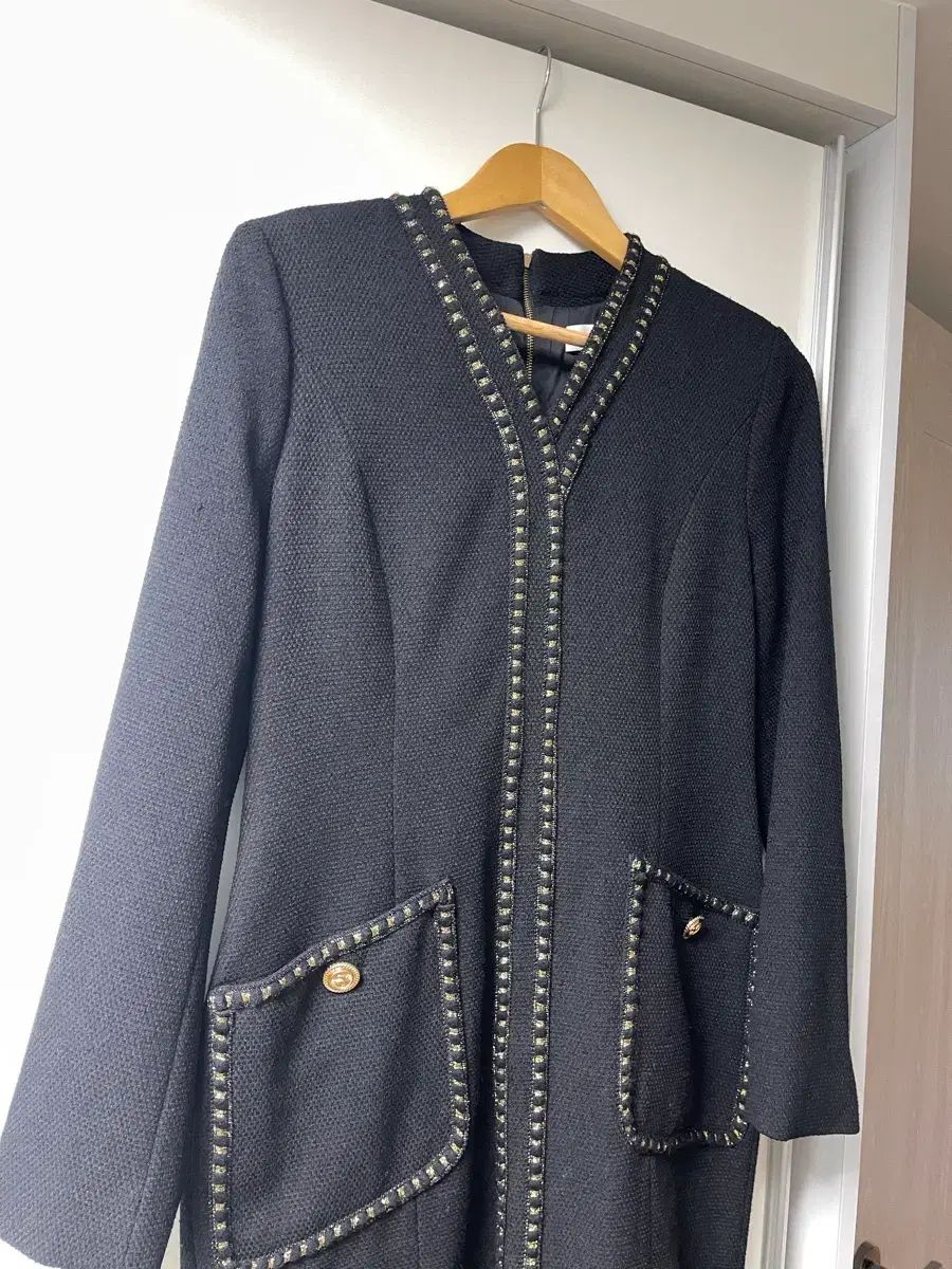 MOJO S PHINE モジョエスピン レディース ブラック ツイード ゴールド 装飾 ONE PIECE 66