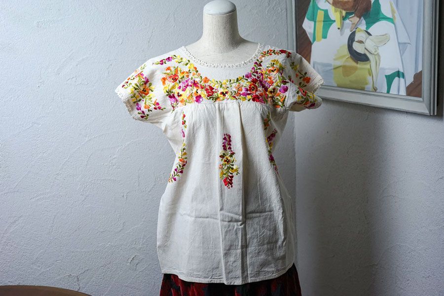 メキシコの夢 サン アントニーノ村のマリアさんのパンジー刺繍ブラウス gd 277