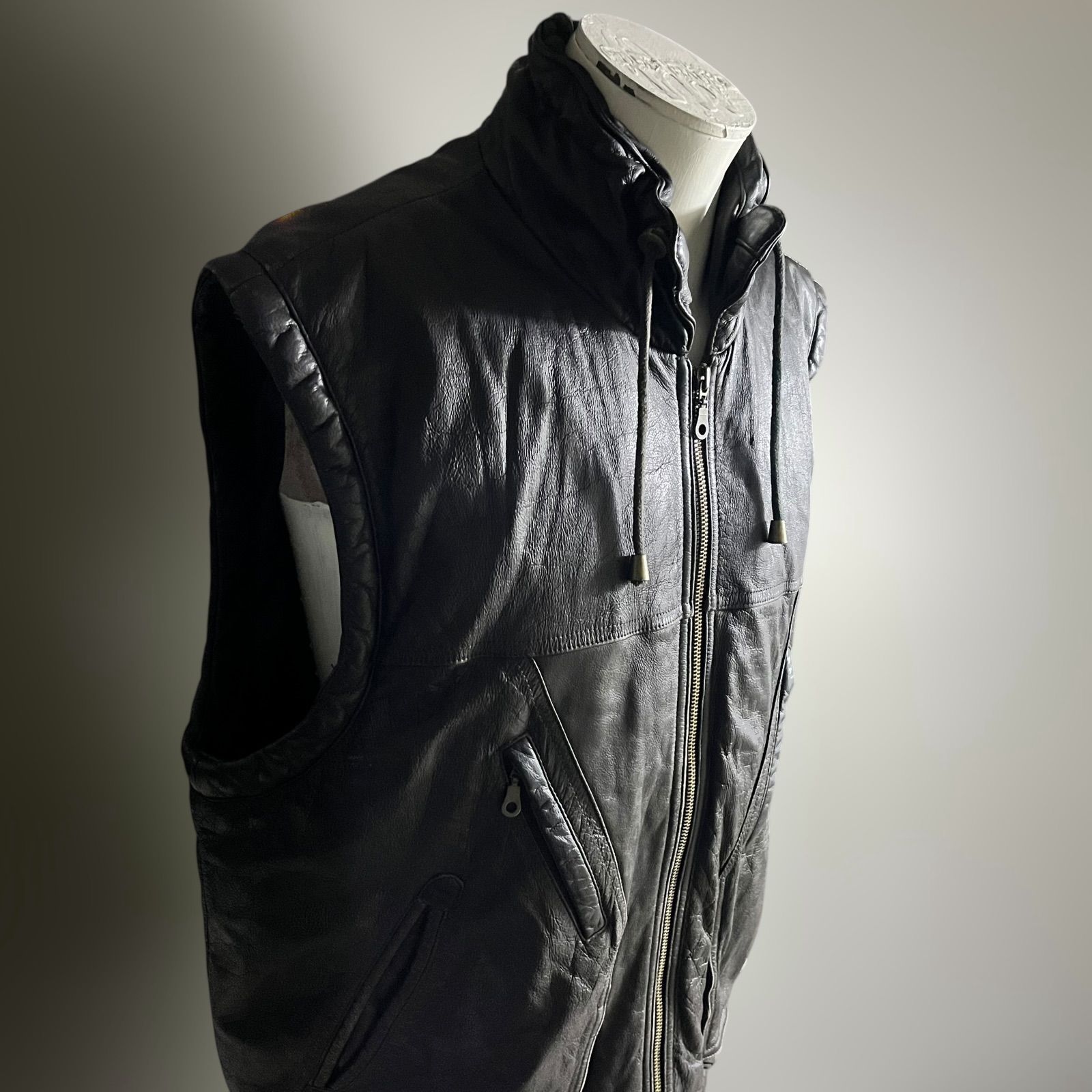 ヨーロッパ 90s レザーベスト 本革 ヴィンテージ ユーロ ジップベスト