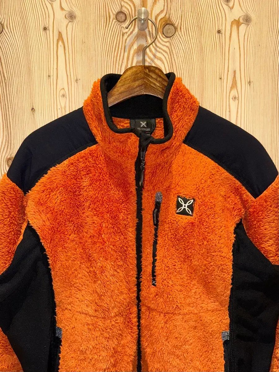 マウンテン ジップアップ