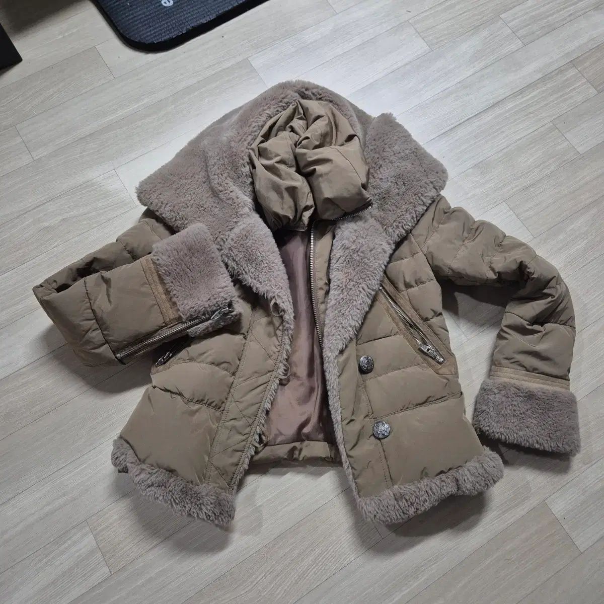 シスレー ファー トリミング ダウン ジャケット ブラウン