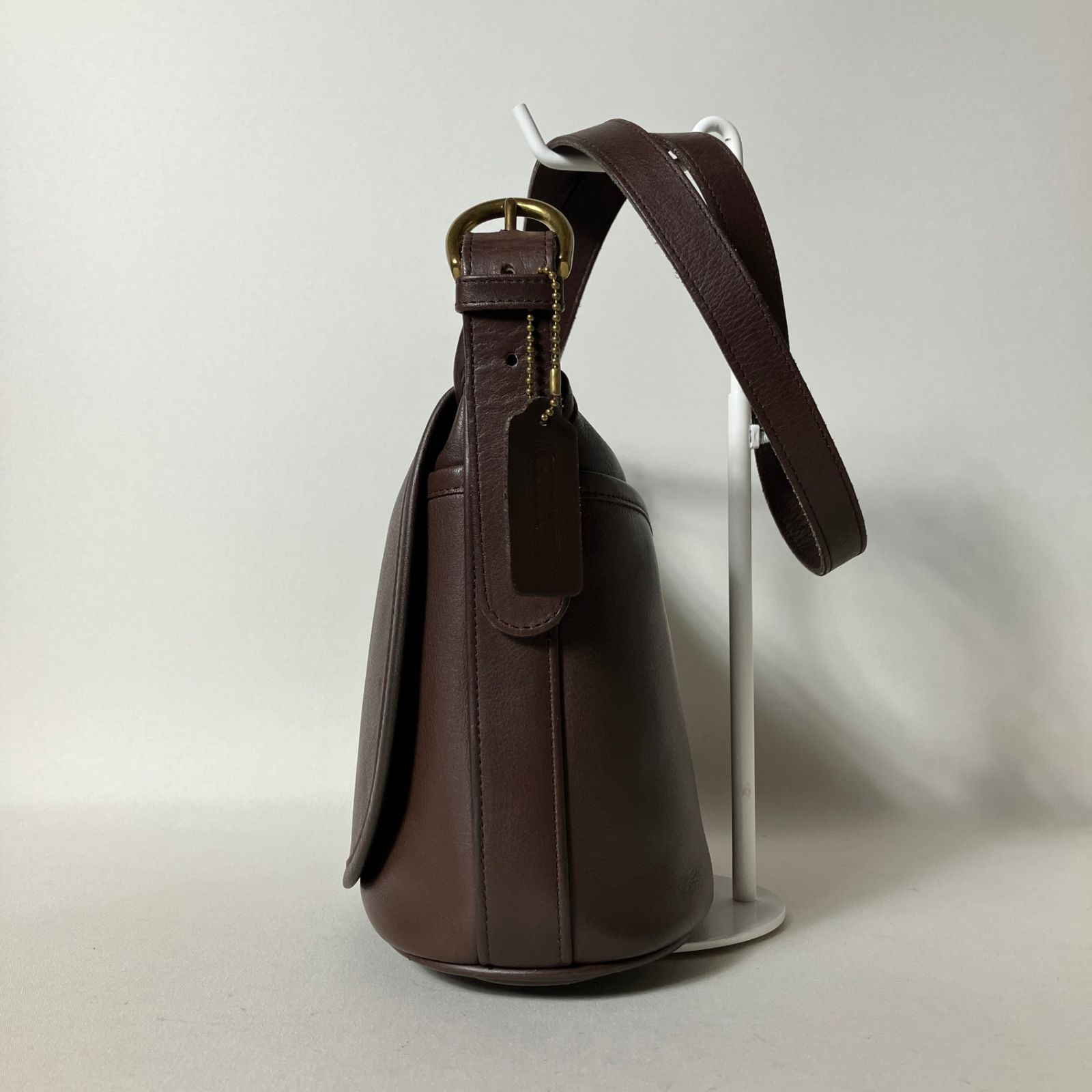 ダークブラウン