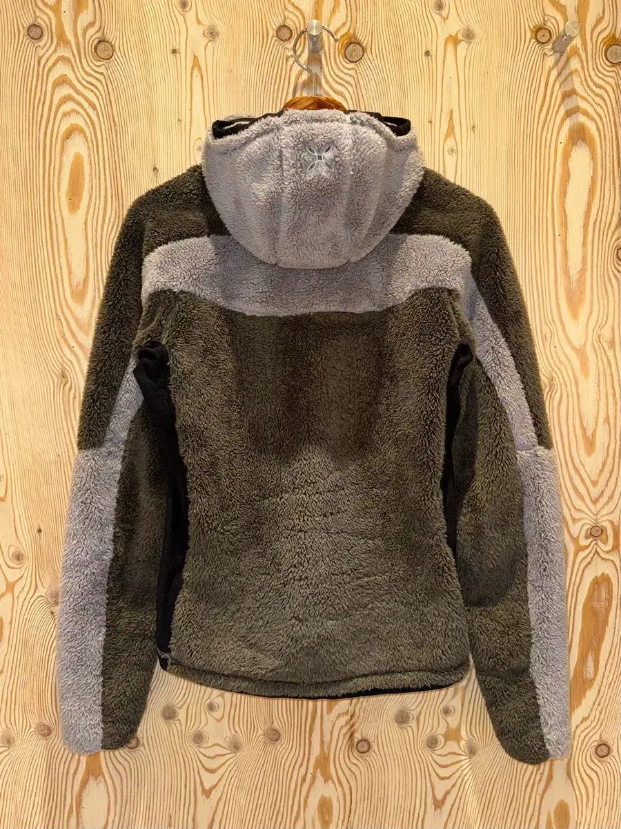 モンチュラ マウンテン フードジップアップ