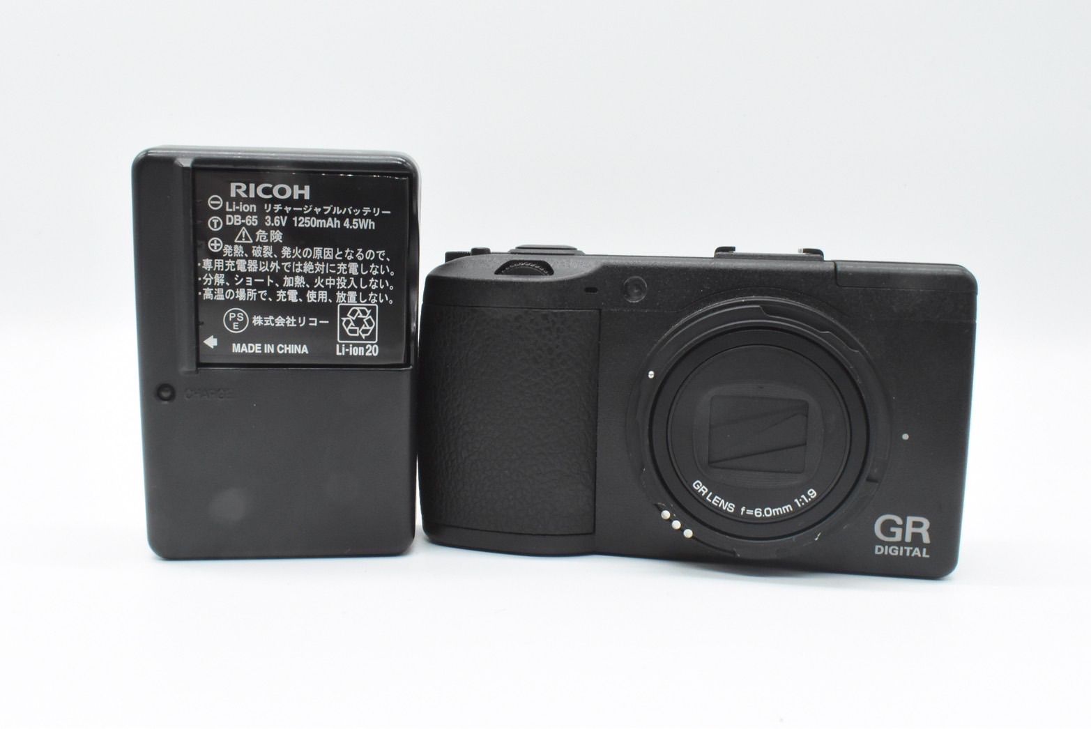 ✨ショット数4回でほぼ新品✨RICOH GR DIGITAL III　10333 ✨ショット数4回でほぼ新品✨RICOH GR DIGITAL III 10333 ✨ショット