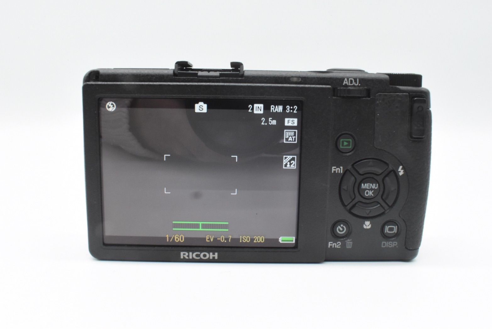 ✨ショット数4回でほぼ新品✨RICOH GR DIGITAL III　10333 ✨ショット数4回でほぼ新品✨RICOH GR DIGITAL III 10333 ✨ショット