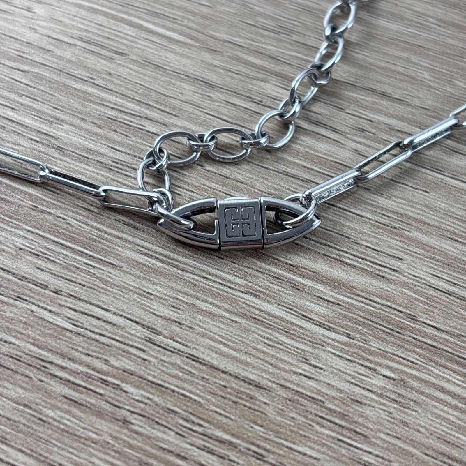 GIVENCHY ジバンシー ネックレス シルバー ロング 希少デザイン ジバンシー Givenchy ネックレス シルバー スクリュー ツイスト ロング