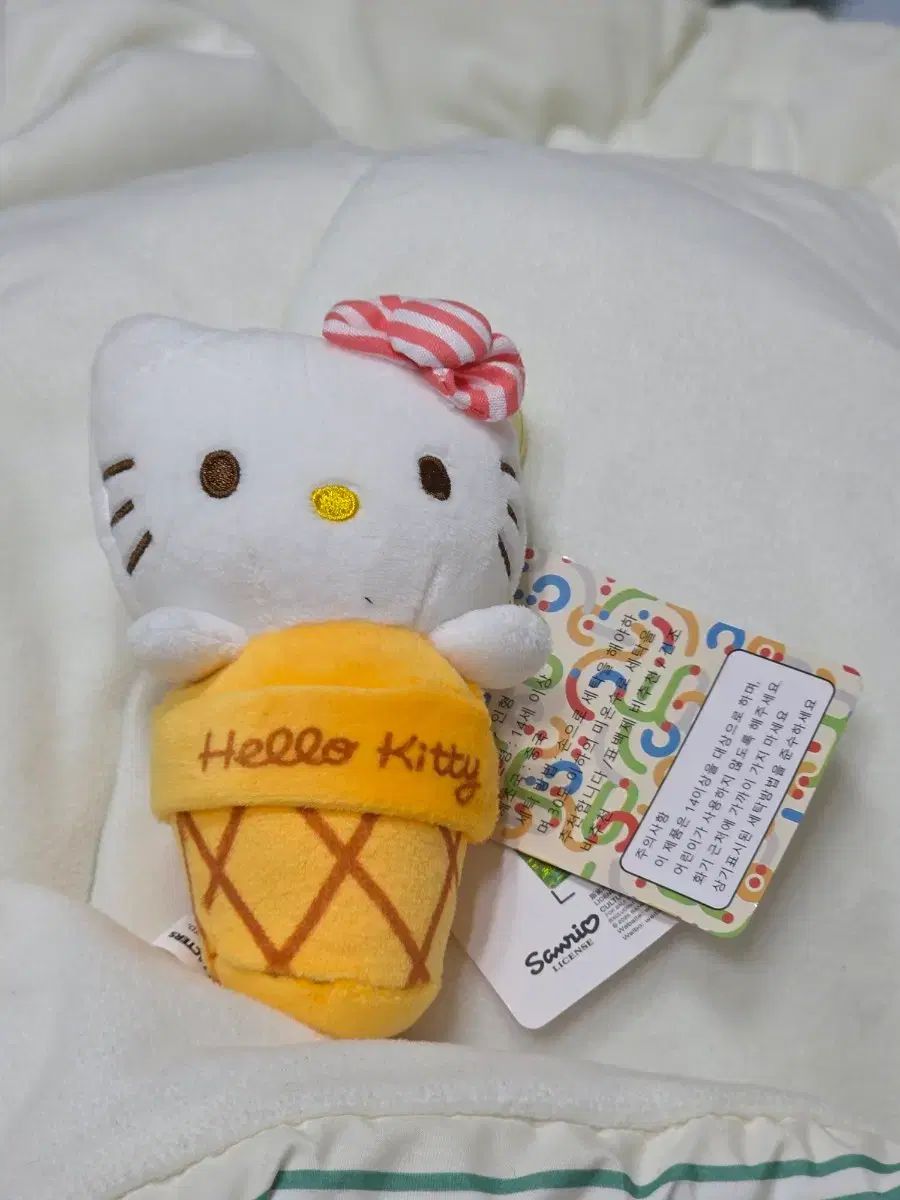 アイスクリームコーン ハローキティ キーホルダー - メルカリ