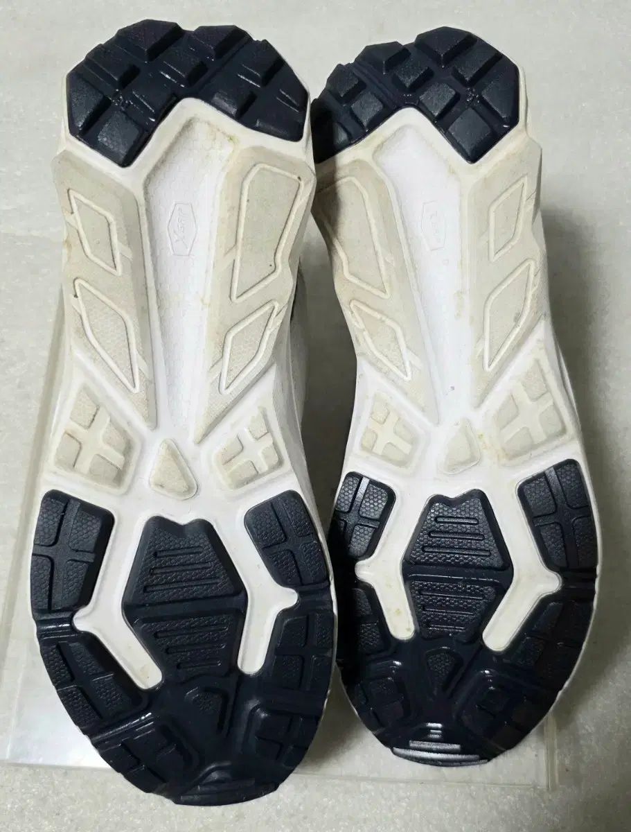 軽量登山靴 BOAダイアル