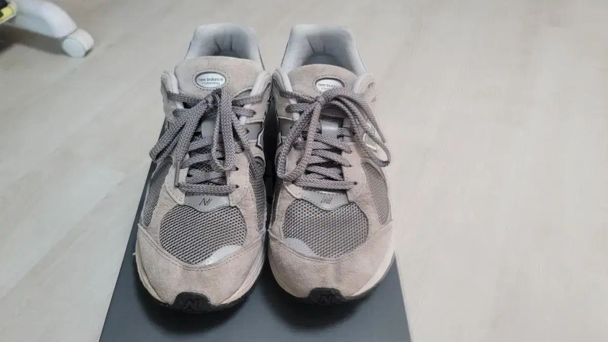 ニューバランス 2002R グレー スニーカー 290
