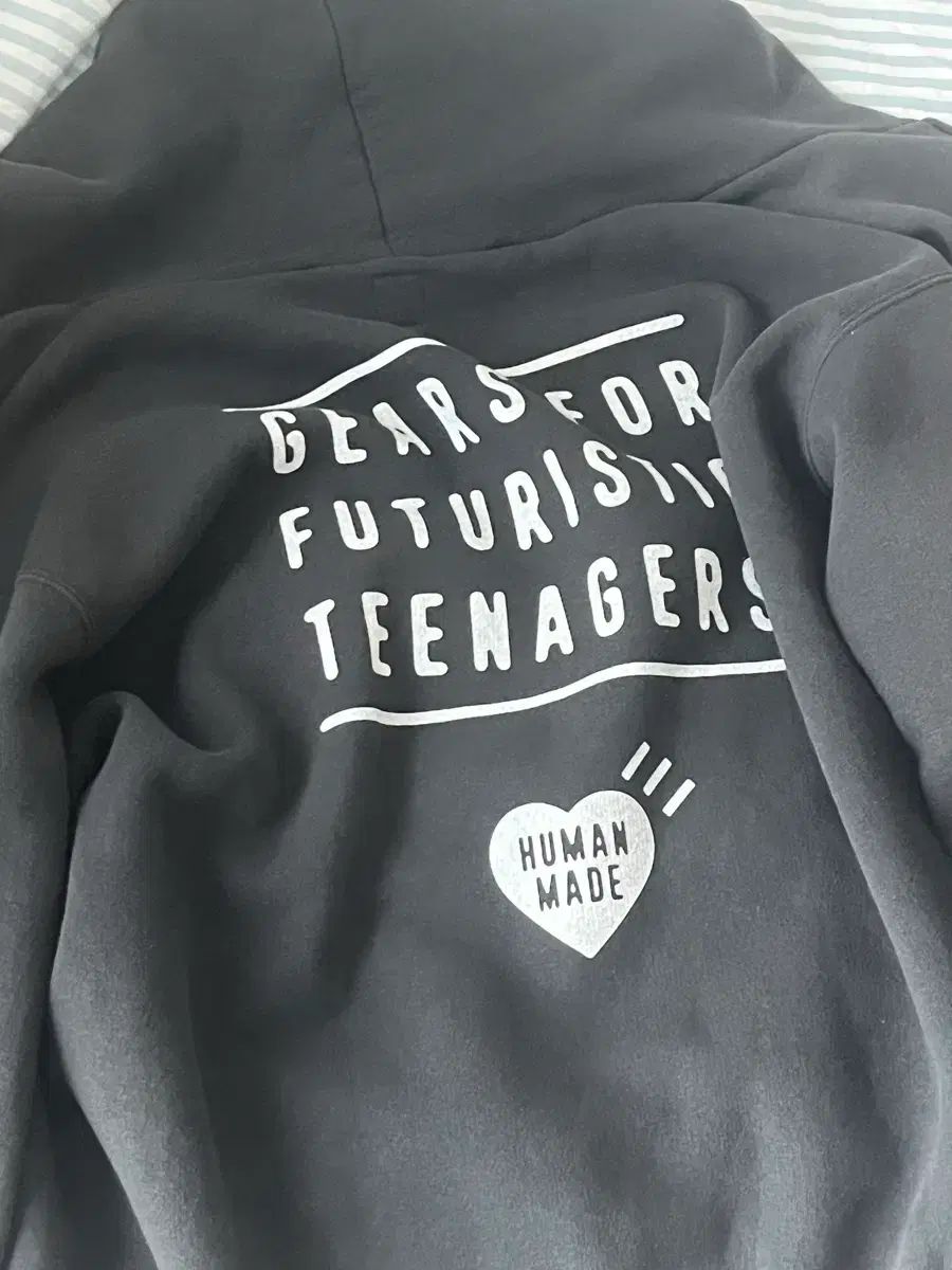 HUMAN MADE フードジップアップ