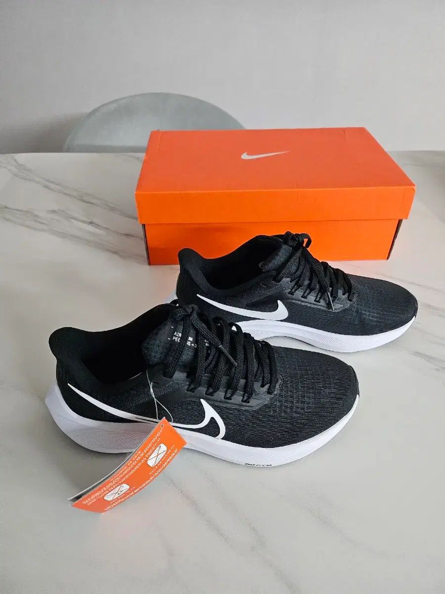 ナイキ ランニングシューズ エア ズーム ペガサス 39 ブラック スニーカー 240