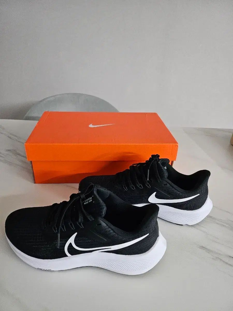 ナイキ ランニングシューズ エア ズーム ペガサス 39 ブラック スニーカー 240