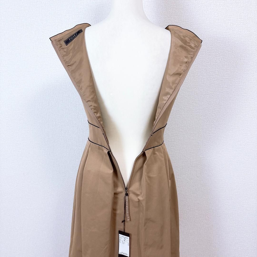 美品✨️フォクシー ノースリーブフレアワンピース ひざ丈 リボン ベージュ 38 美品 FOXEY NEW YORK フォクシーニューヨーク ドレス フレアワンピース
