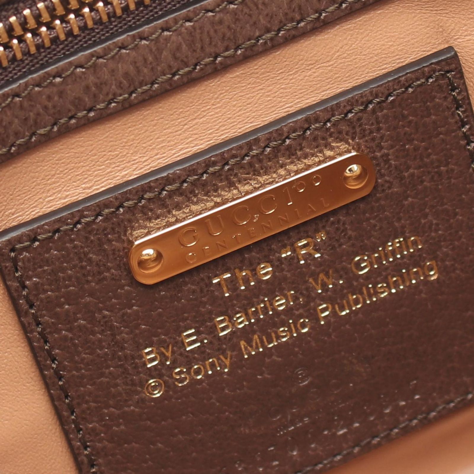 ダークブラウン